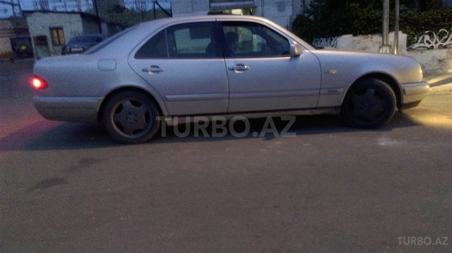 Mercedes E 240 1997, 220,000 km - 0.3 l - Bakı