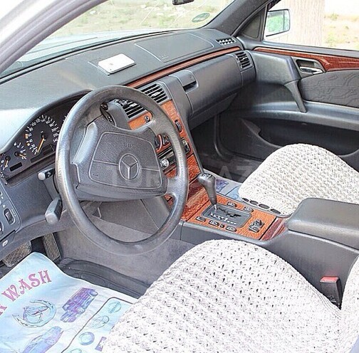 Mercedes E 230 1997, 261,900 km - 2.3 l - Bakı