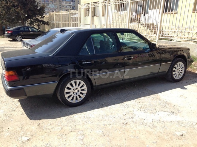 Mercedes E 230 1992, 230,000 km - 2.3 l - Bakı
