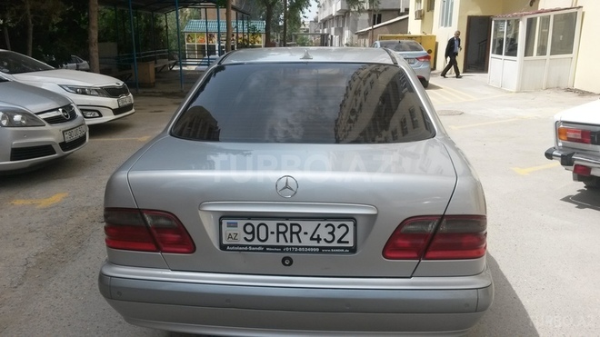 Mercedes E 220 2000, 240,000 km - 2.2 l - Bakı