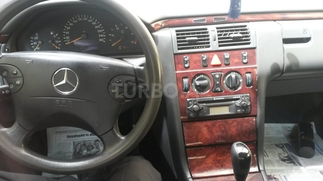 Mercedes E 220 2000, 240,000 km - 2.2 l - Bakı