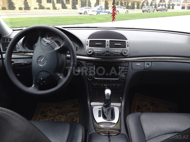 Mercedes E 240 2003, 182,000 km - 0.3 l - Bakı