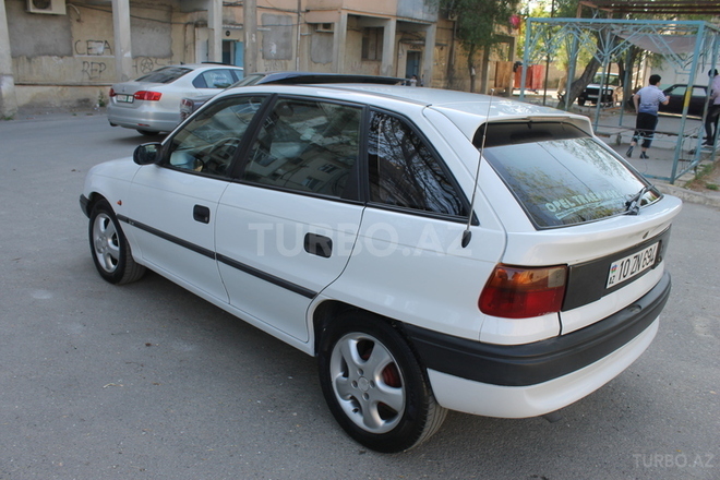 Opel Astra 1995, 276,000 km - 1.6 l - Bakı