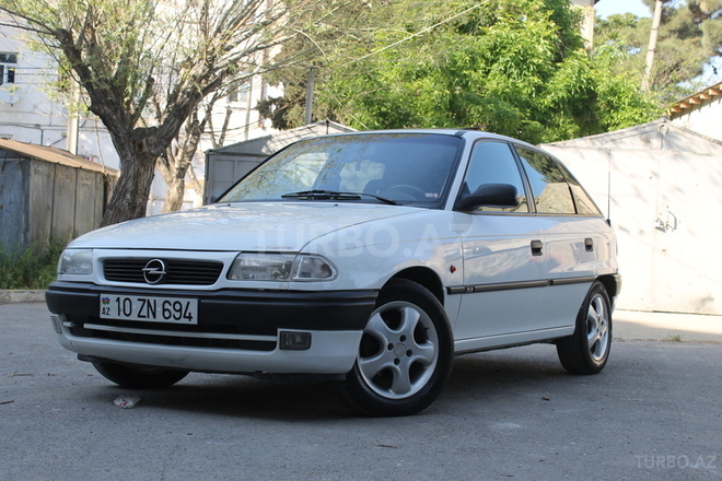 Opel Astra 1995, 276,000 km - 1.6 l - Bakı