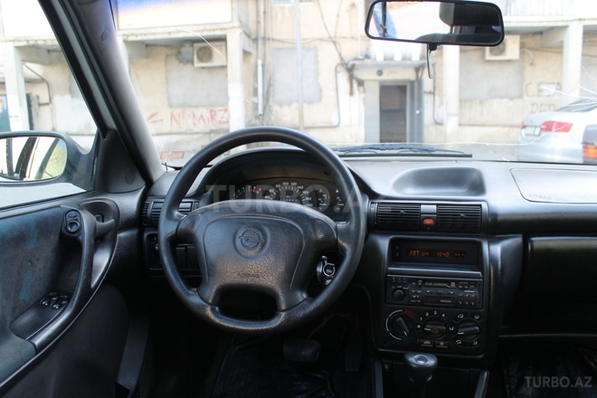 Opel Astra 1995, 276,000 km - 1.6 l - Bakı