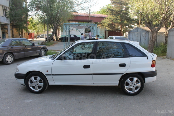 Opel Astra 1995, 276,000 km - 1.6 l - Bakı