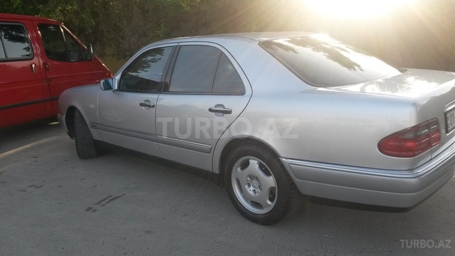 Mercedes E 200 1996, 290,000 km - 2.0 l - Bakı