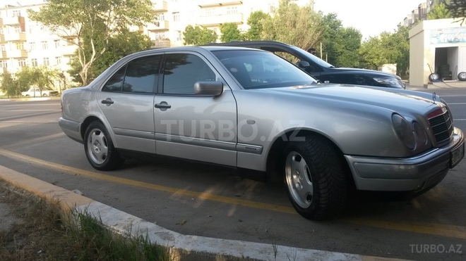 Mercedes E 200 1996, 290,000 km - 2.0 l - Bakı