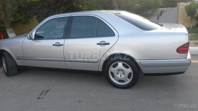 Mercedes E 200 1996, 290,000 km - 2.0 l - Bakı