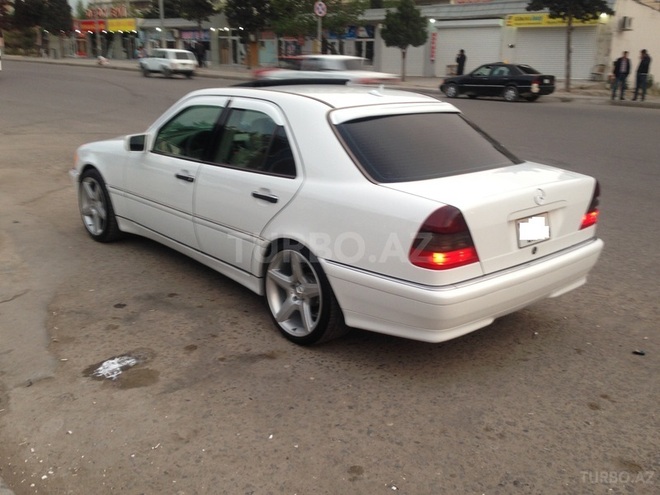 Mercedes C 230 2000, 187,000 km - 2.3 l - Bakı