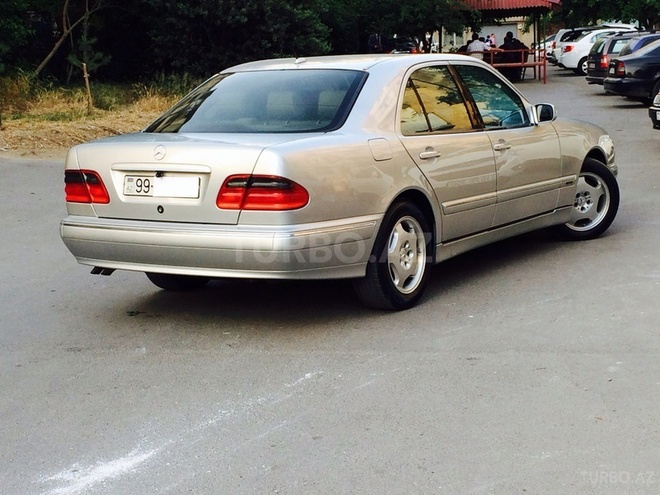Mercedes E 220 2000, 284,000 km - 2.2 l - Bakı