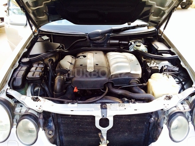Mercedes E 220 2000, 284,000 km - 2.2 l - Bakı