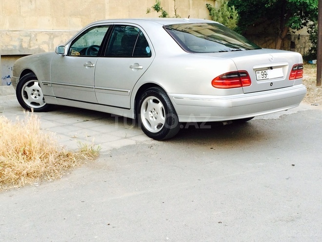 Mercedes E 220 2000, 284,000 km - 2.2 l - Bakı