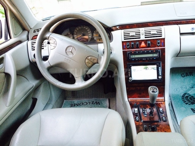 Mercedes E 220 2000, 284,000 km - 2.2 l - Bakı