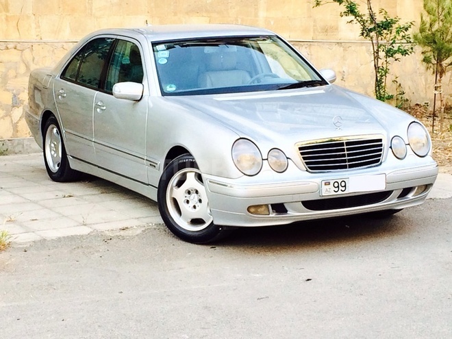 Mercedes E 220 2000, 284,000 km - 2.2 l - Bakı