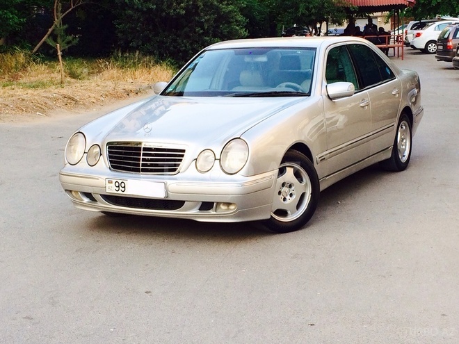 Mercedes E 220 2000, 284,000 km - 2.2 l - Bakı