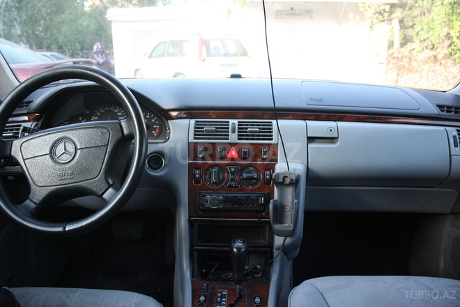 Mercedes E 280 1999, 227,000 km - 2.8 l - Bakı