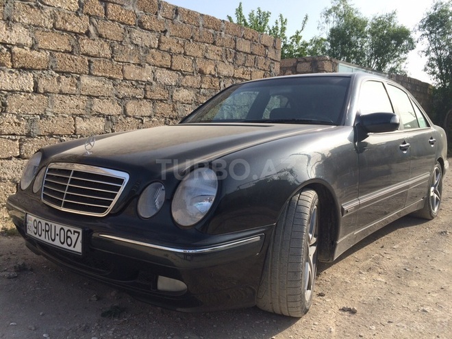 Mercedes E 220 2001, 355,555 km - 2.2 l - Bakı