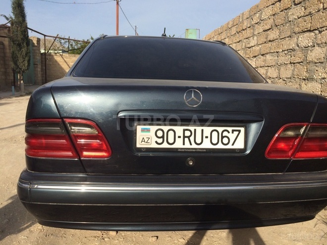 Mercedes E 220 2001, 355,555 km - 2.2 l - Bakı