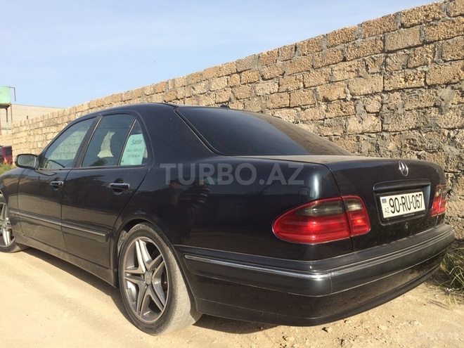 Mercedes E 220 2001, 355,555 km - 2.2 l - Bakı