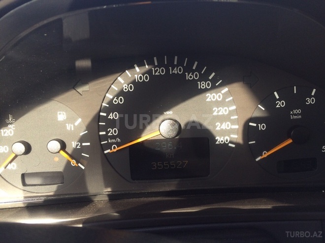 Mercedes E 220 2001, 355,555 km - 2.2 l - Bakı