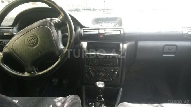 Opel Astra 1996, 200,000 km - 1.6 l - Bakı