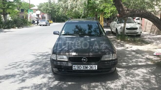 Opel Astra 1996, 200,000 km - 1.6 l - Bakı