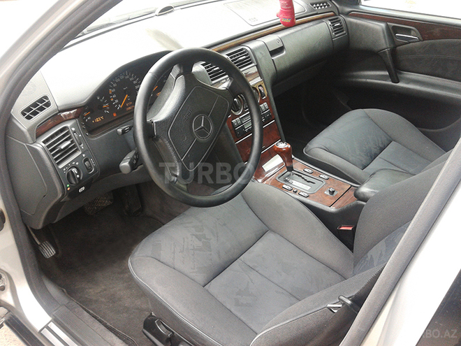 Mercedes E 230 1996, 226,074 km - 2.3 l - Bakı