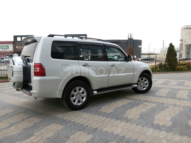 Mitsubishi Pajero 2011, 38,000 km - 3.5 l - Bakı