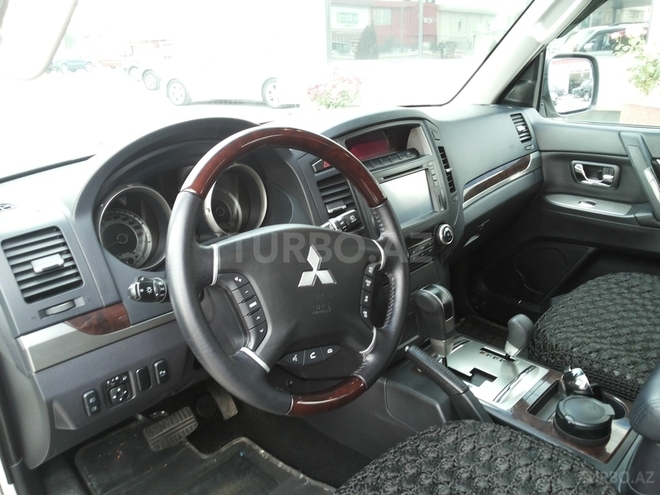Mitsubishi Pajero 2011, 38,000 km - 3.5 l - Bakı