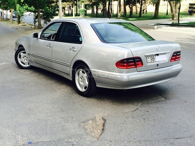 Mercedes E 220 2000, 270,000 km - 2.2 l - Bakı