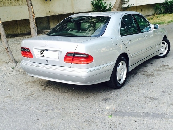 Mercedes E 220 2000, 270,000 km - 2.2 l - Bakı
