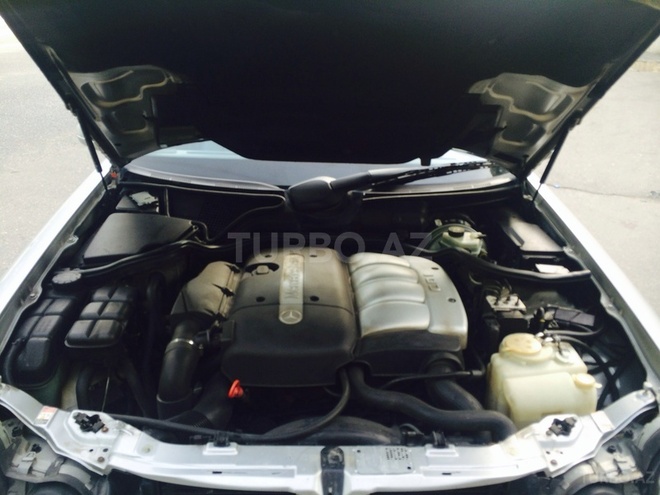 Mercedes E 220 2000, 270,000 km - 2.2 l - Bakı