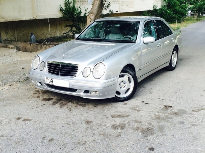 Mercedes E 220 2000, 270,000 km - 2.2 l - Bakı