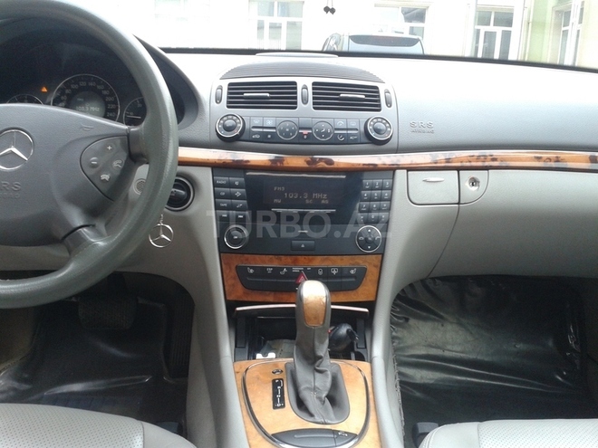 Mercedes E 220 2003, 180,000 km - 2.2 l - Bakı
