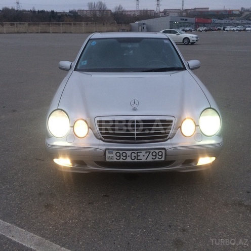 Mercedes E 220 2001, 175,000 km - 2.2 л - Bakı