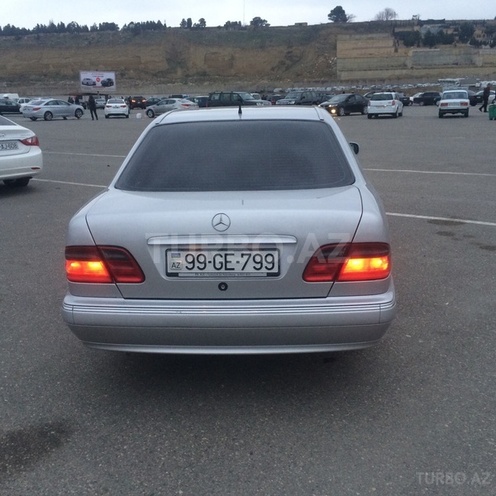 Mercedes E 220 2001, 175,000 km - 2.2 л - Bakı