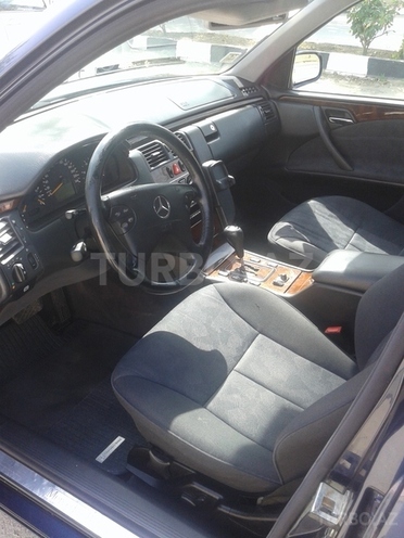 Mercedes E 220 2000, 226,000 km - 2.2 l - Bakı