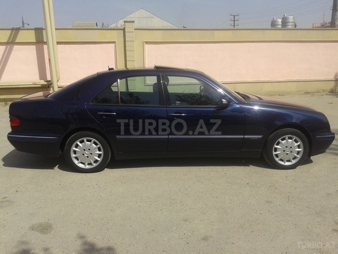Mercedes E 220 2000, 226,000 km - 2.2 l - Bakı