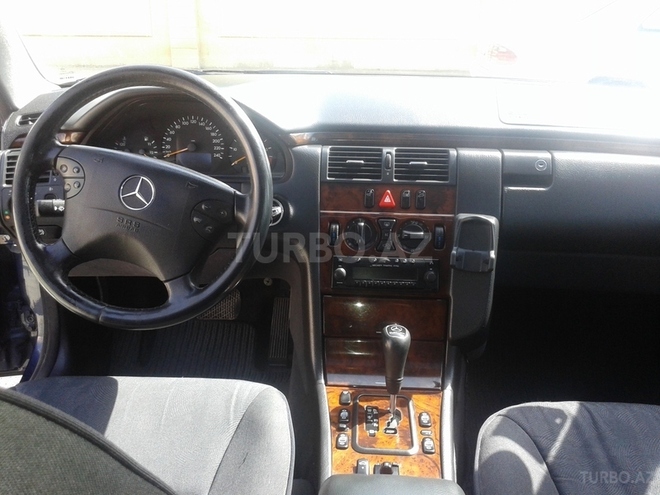 Mercedes E 220 2000, 226,000 km - 2.2 l - Bakı