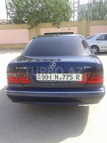 Mercedes E 220 2000, 226,000 km - 2.2 l - Bakı