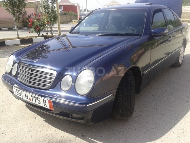 Mercedes E 220 2000, 226,000 km - 2.2 l - Bakı