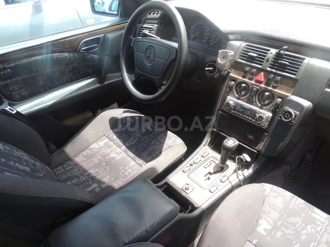Mercedes E 240 1998, 250,000 km - 2.4 l - Bakı