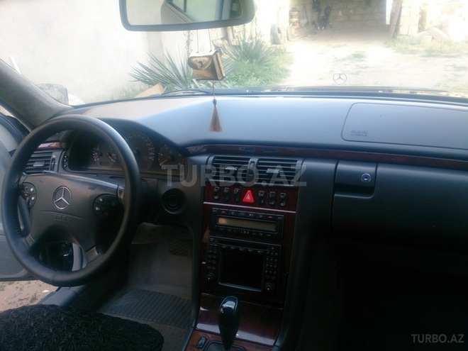 Mercedes E 220 2001, 335,000 km - 2.2 л - Bakı