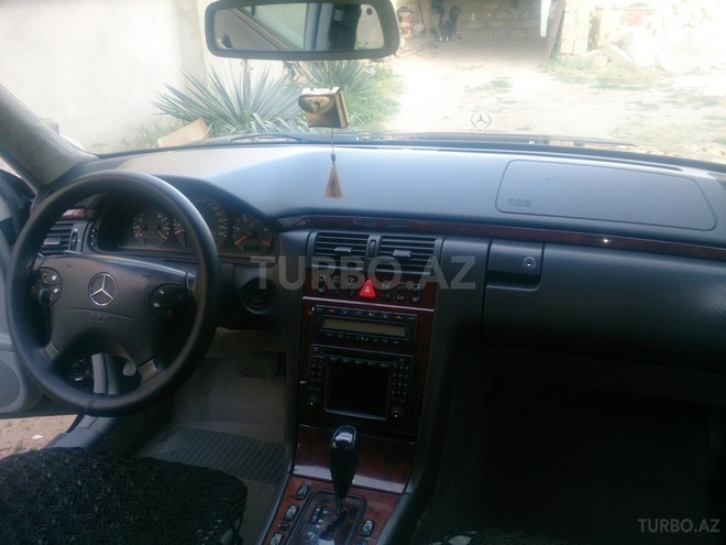 Mercedes E 220 2001, 335,000 km - 2.2 л - Bakı