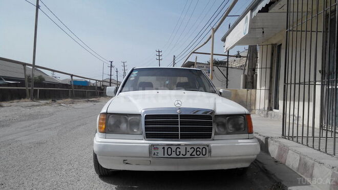 Mercedes E 260 1988, 228,840 km - 2.6 l - Bakı