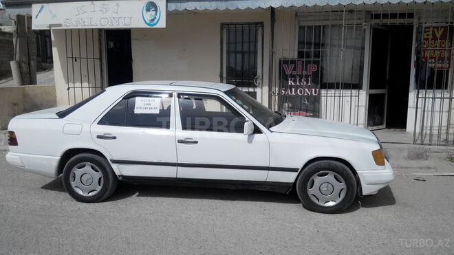 Mercedes E 260 1988, 228,840 km - 2.6 l - Bakı