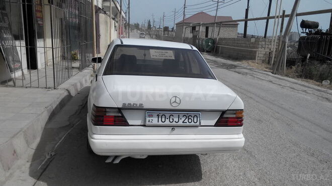 Mercedes E 260 1988, 228,840 km - 2.6 l - Bakı