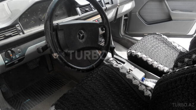 Mercedes E 260 1988, 228,840 km - 2.6 l - Bakı