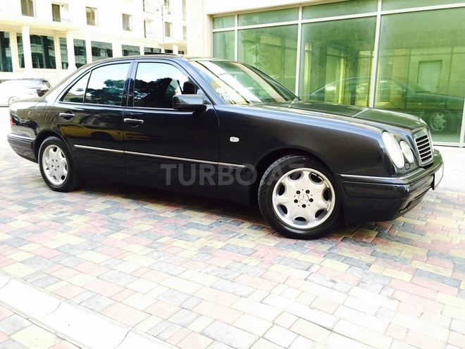Mercedes E 240 1998, 266,000 km - 2.4 l - Bakı